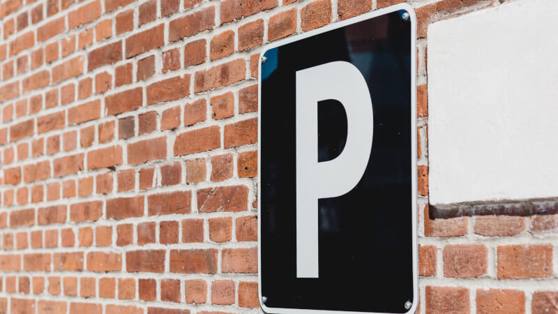 Znaki i oznaczenia parkingowe